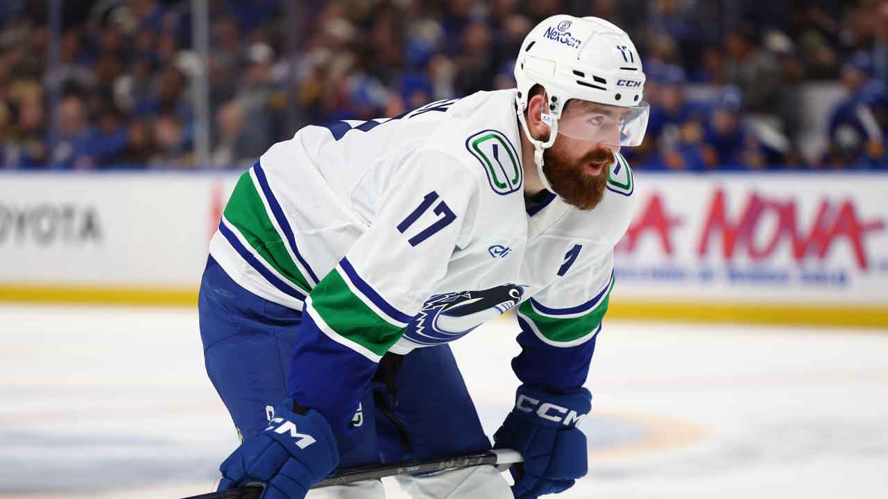 'He's got a lot of heart': Hronek emerging as leader for Canucks, Czechia