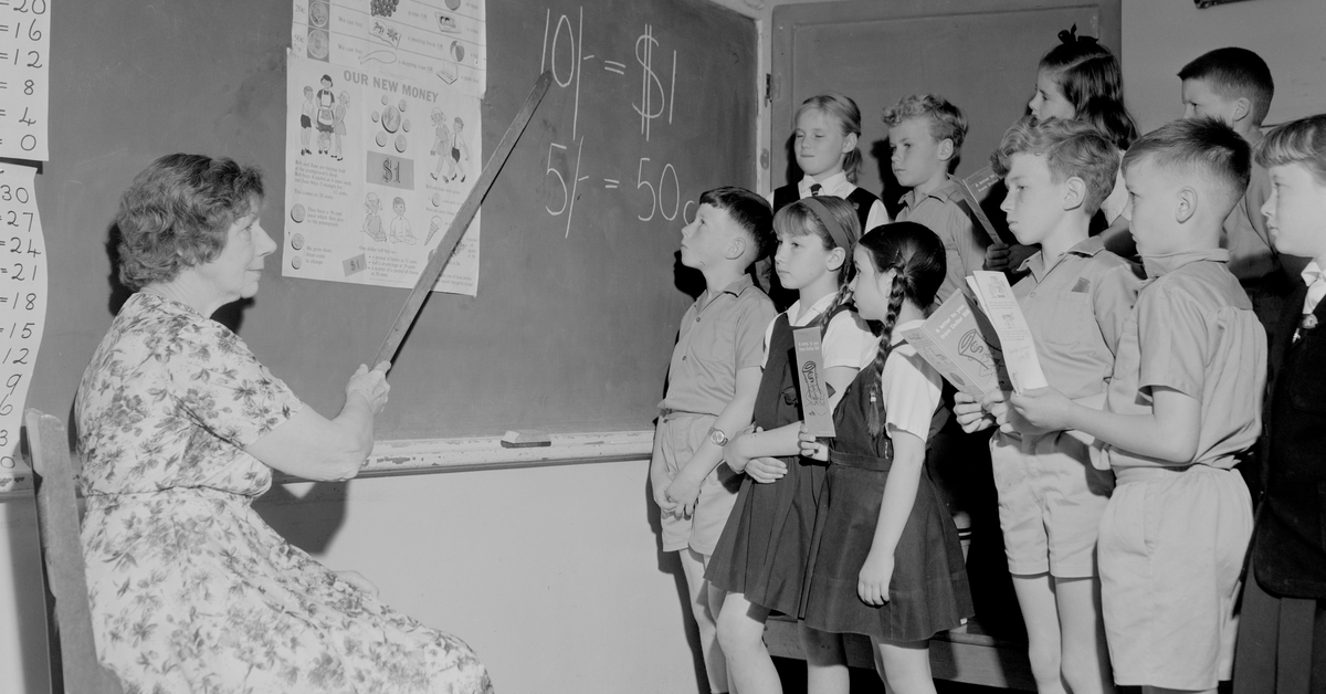 Search under way for former school children pictured in iconic 1965 photo before Changeover Day