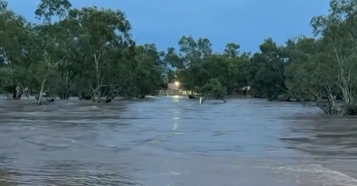 Emergency services rescue multiple people after floodwaters inundate Alice Springs