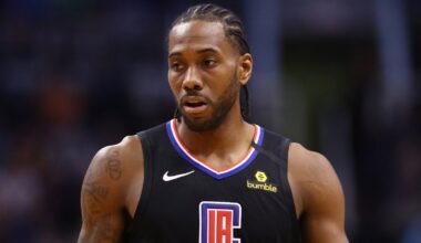 Kawhi Leonard in Clippers uniform