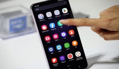 Next-gen smartphones to set new display size standards, leaving small screens behind