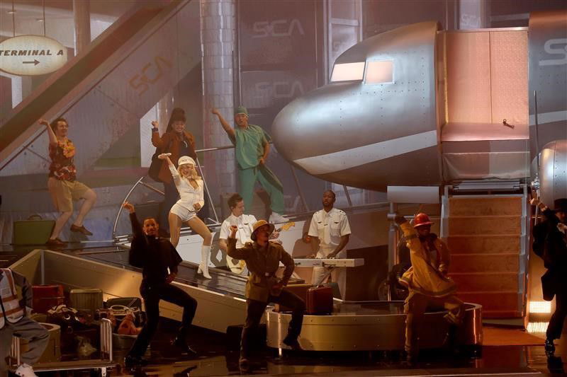 Sabrian Carpenter performs live at the 2026 Grammys in a makeshift airport terminal