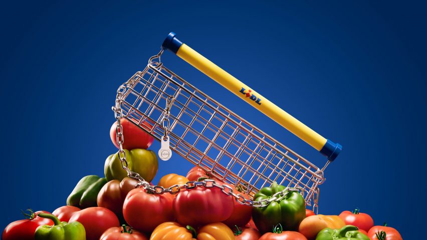 Handbag in stainless steel with grid pattern