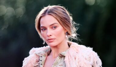 Margot Robbie Says a Male Actor Once Gave Her a Book About Eating Less | Margot Robbie | Celebrity News and Gossip | Entertainment, Photos and Videos