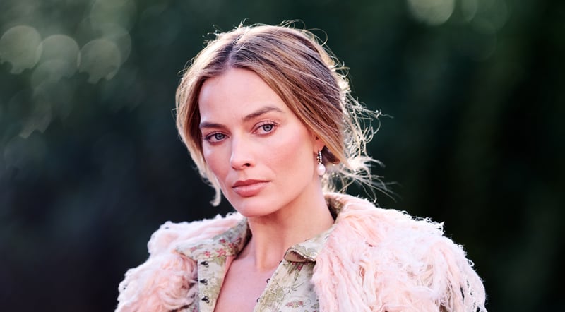Margot Robbie Says a Male Actor Once Gave Her a Book About Eating Less | Margot Robbie | Celebrity News and Gossip | Entertainment, Photos and Videos