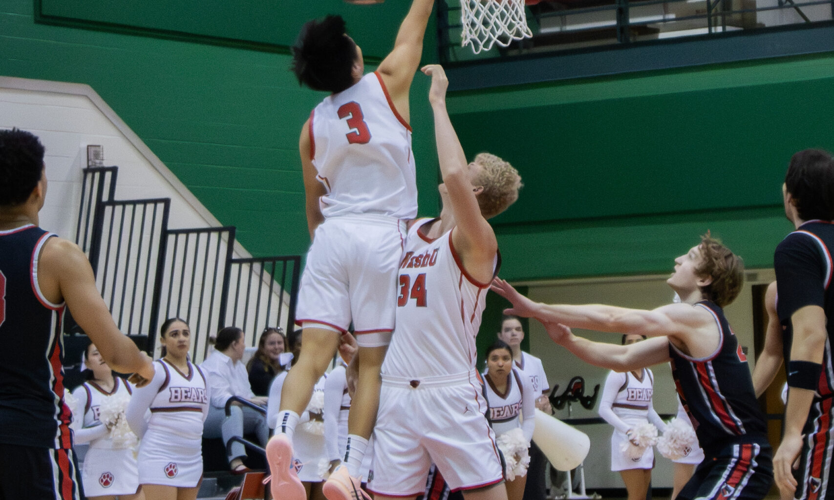 With crucial victories over Carnegie Mellon and Case Western, men’s basketball bounces back to boost playoff hopes