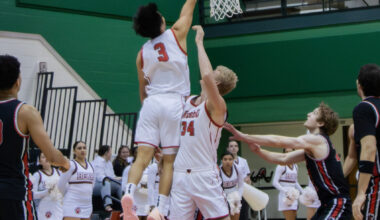 With crucial victories over Carnegie Mellon and Case Western, men’s basketball bounces back to boost playoff hopes