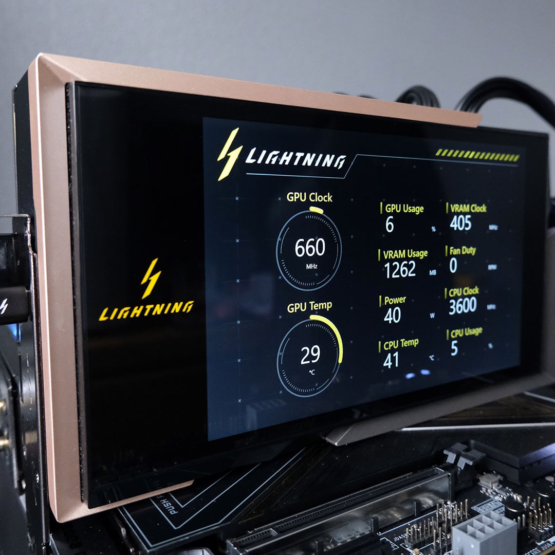 The Lightning Z, plugging into a PC, with display active.