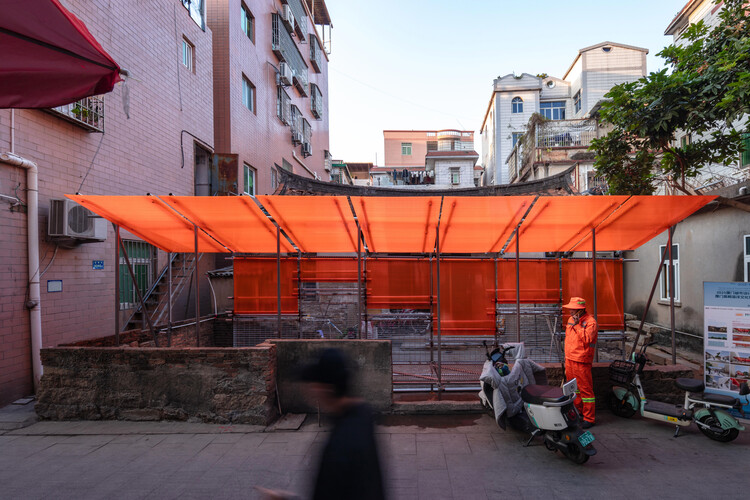 Orange Fence / TAG - Exterior Photography
