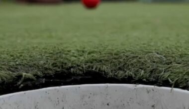 Golf course bans phone use during half term