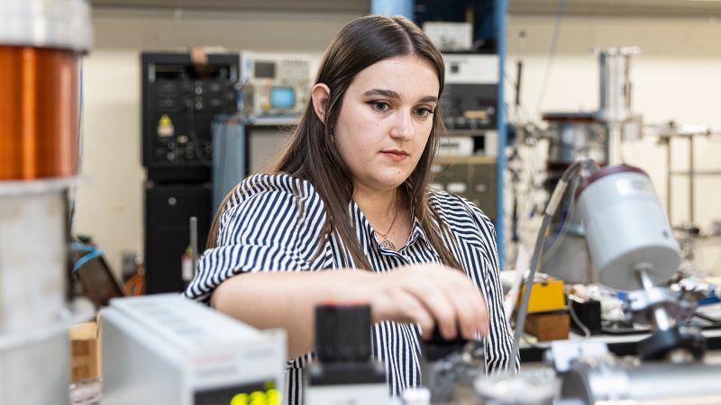 Student makes cosmic dust in a lab, shining a light on the origin of life