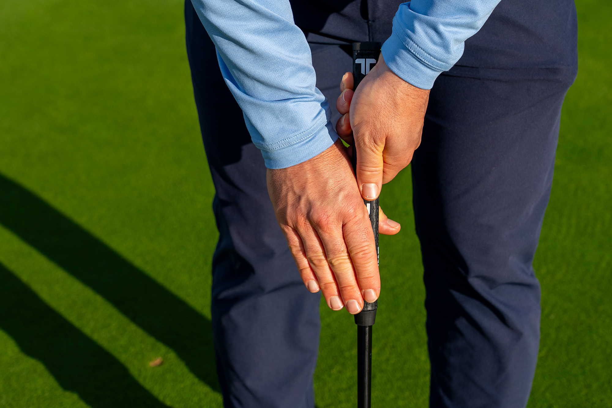 James Jankowski demonstrating the claw grip for putting with a pinser-style action with the right hand