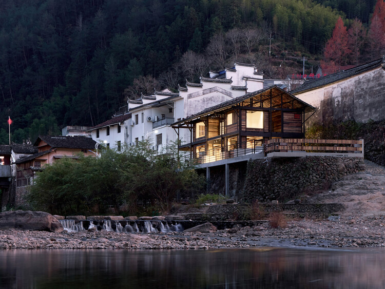 Renovation of the Old Riverside House / Ref Architects + 0.5m Studio - Image 1 of 36