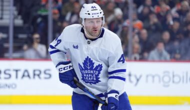 Maple Leafs' Rielly exits vs. Canucks with upper-body injury