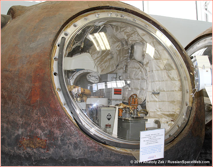 Soviet dogs spend three weeks in orbit