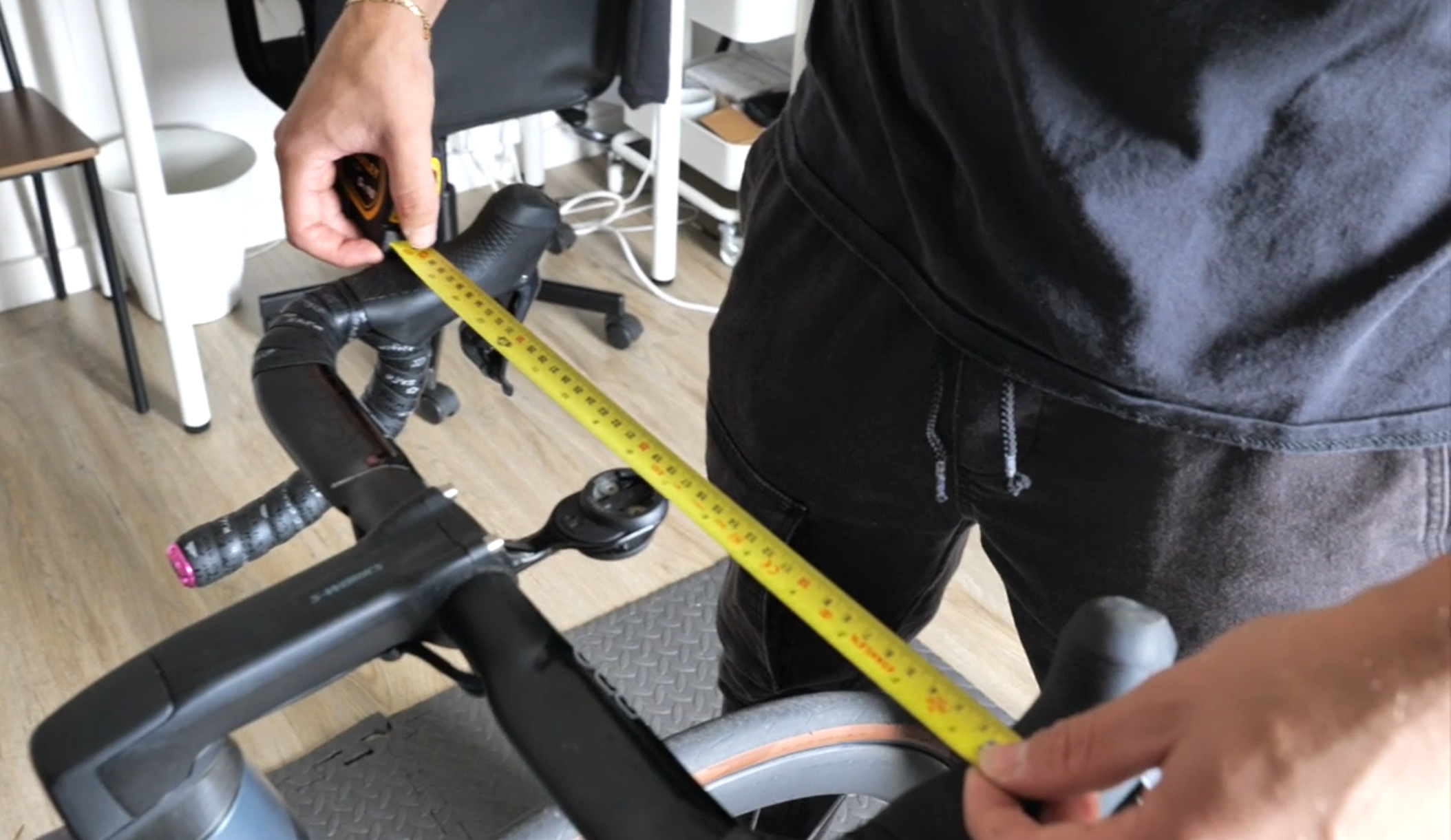 2023 Bike fit measuring bar width