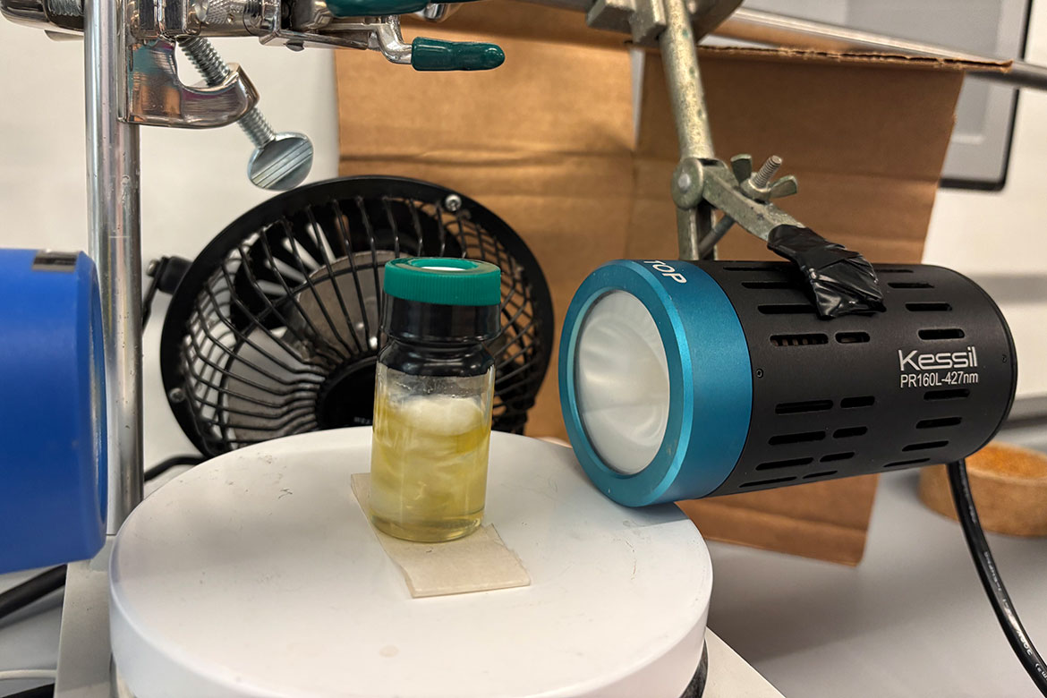 Set up of photochemical reaction