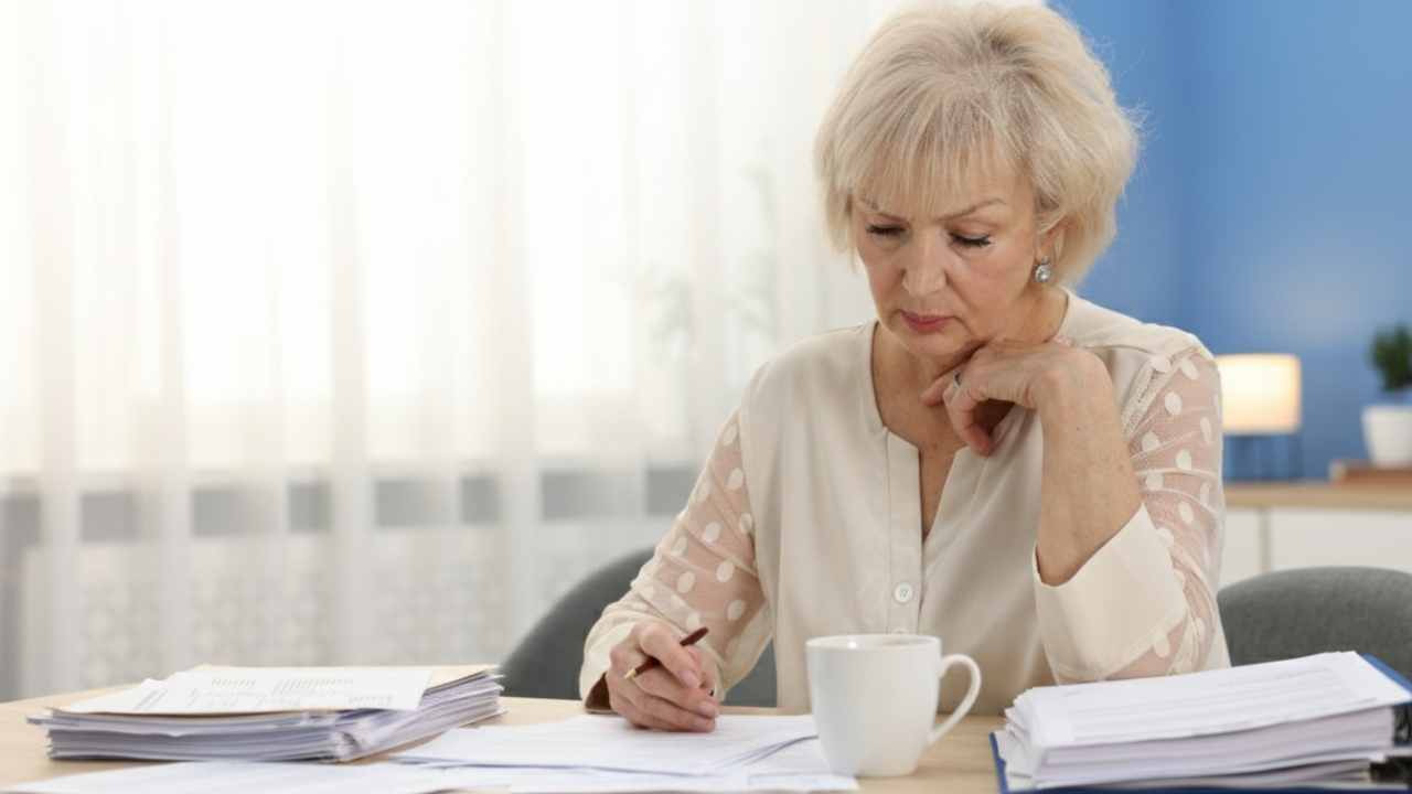 Experts point to a clear savings target for age 50