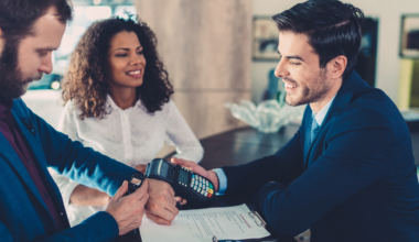 8 spending habits that keep you looking rich but actually broke, according to financial advisors