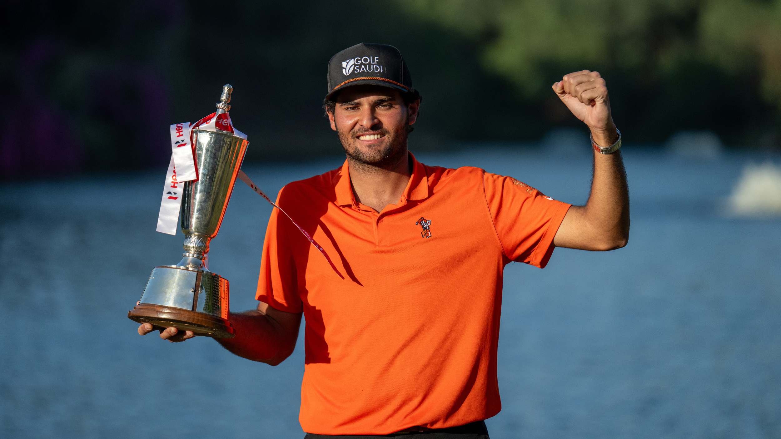 Eugenio Chacarra with the Hero Indian Open trophy