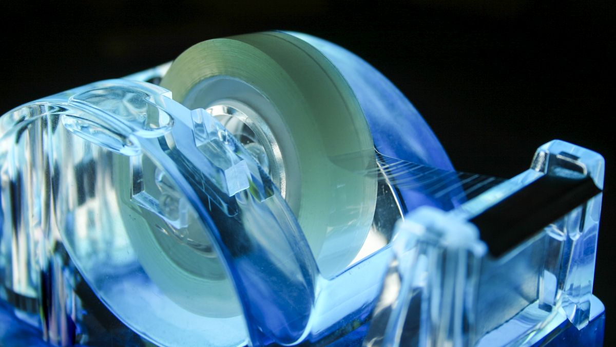 Physicists Finally Reveal Why Sticky Tape 'Screams' When You Peel It : ScienceAlert
