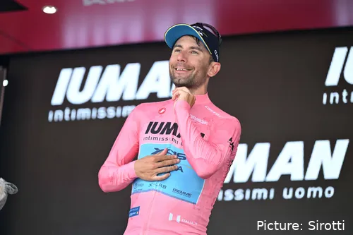 Diego Ulissi smiles as he dons the Maglia Rosa at the 2025 Giro d'Italia