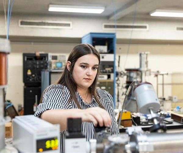 Lab made cosmic dust experiment reveals paths to life chemistry