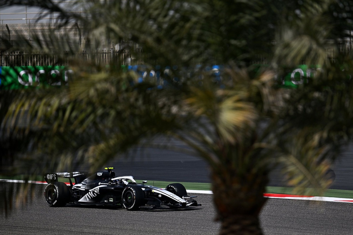 LIVE: F1 Bahrain pre-season testing - Cadillac causes early red flag, Red Bull stuck in garage | Live text