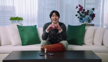 Ahn Hyo-seop’s Messenger Bag Is Filled With Fan Gifts