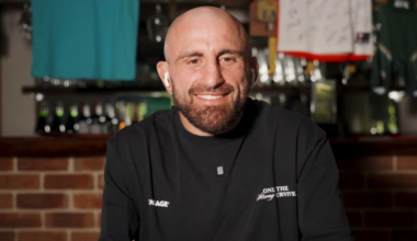 Alexander Volkanovski Signs New UFC Contract After UFC 325