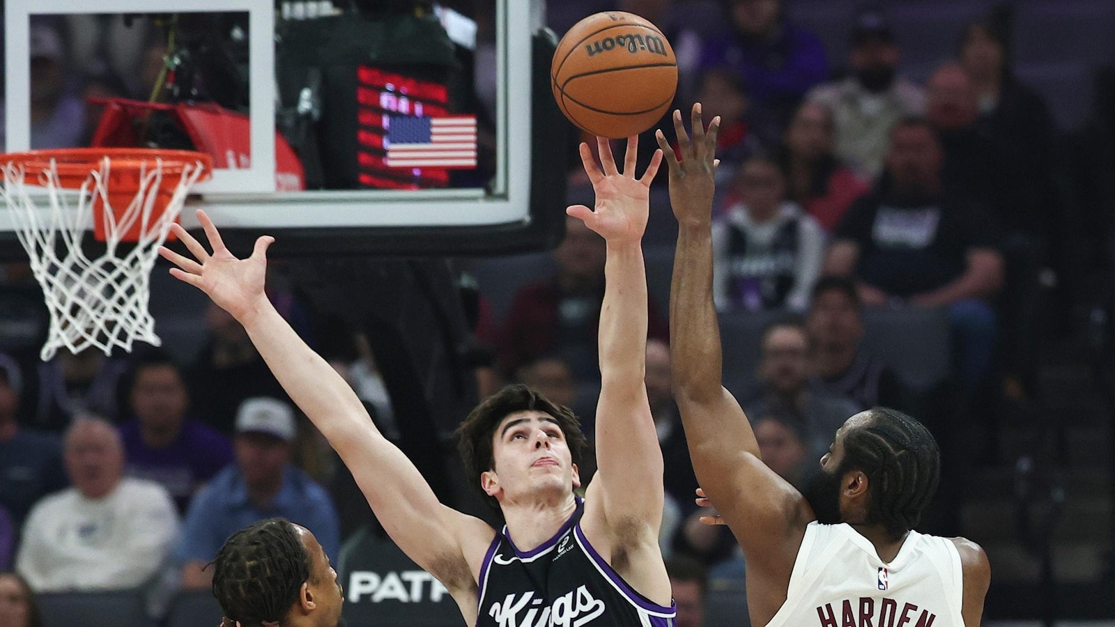 Harden scores 23 in Cavaliers debut, Mitchell leads with 35 in 132-126 win over Kings