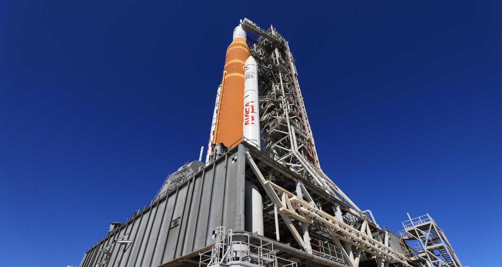 NASA's Artemis 2 moon rocket has a problem and it's leaving the launch pad. Don't expect a moonshot in March