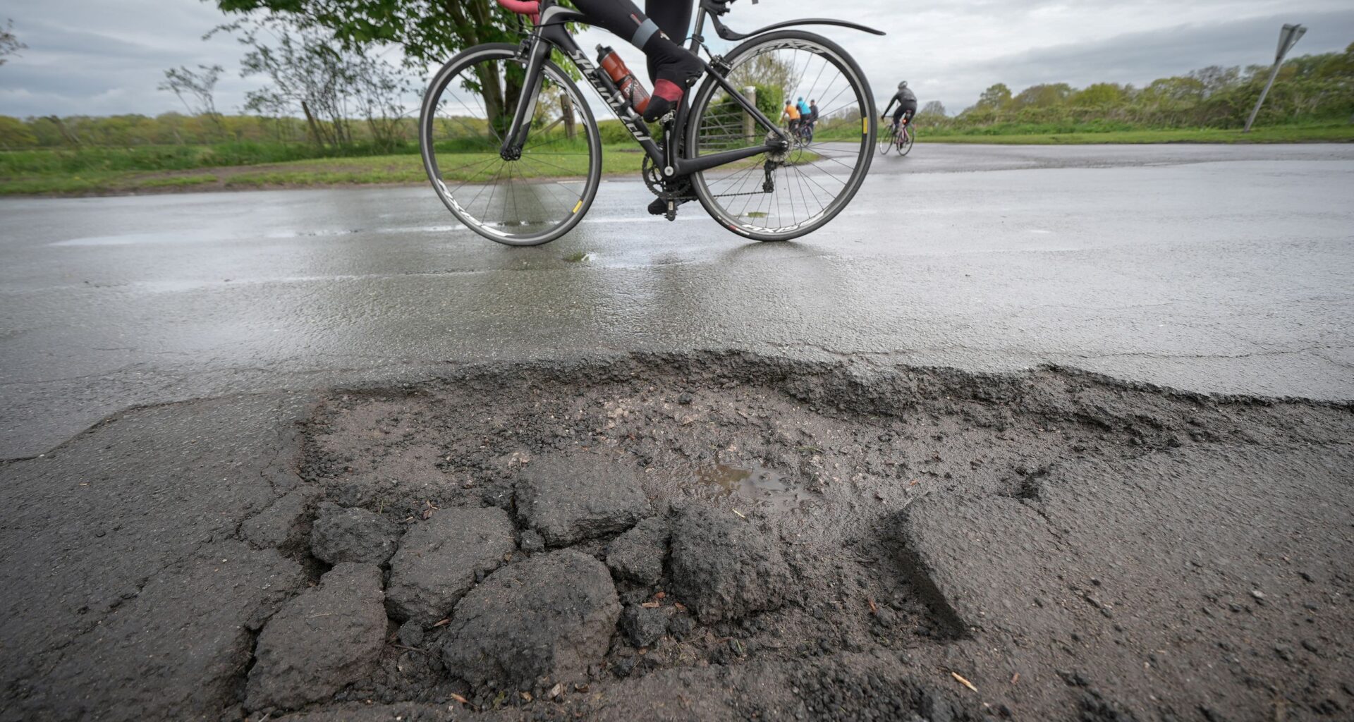 A pothole ruined my bike ride and broke my wheel, but it could have been much worse