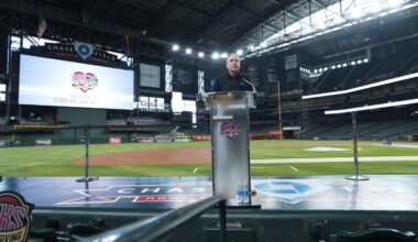 Diamondbacks' Derrick Hall...