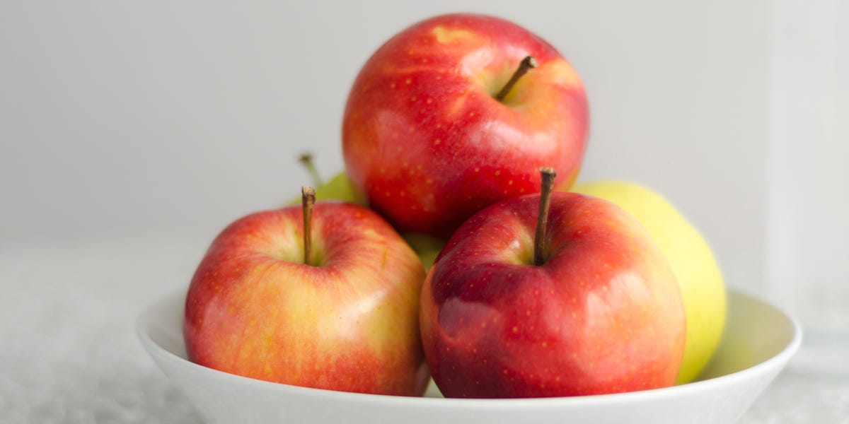 Is Eating An Apple A Day Actually Healthy? A Dietitian Weighs In