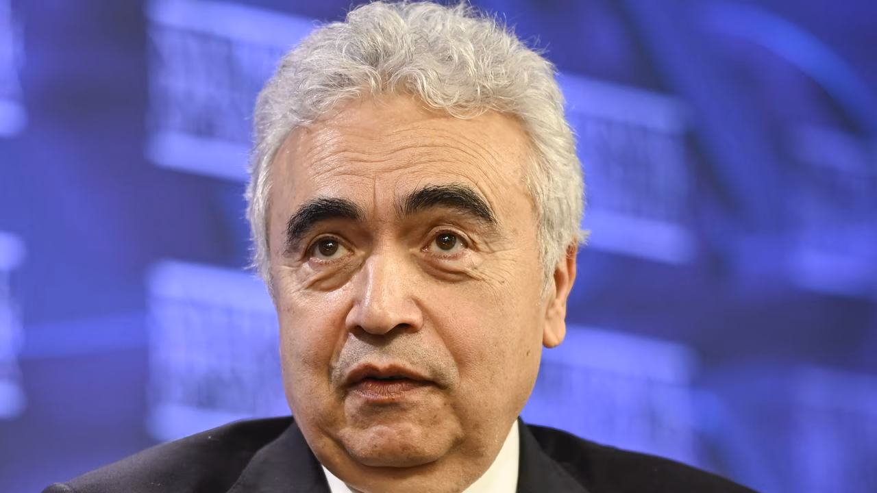 Australian households unprepared for fuel crisis action, energy boss warns