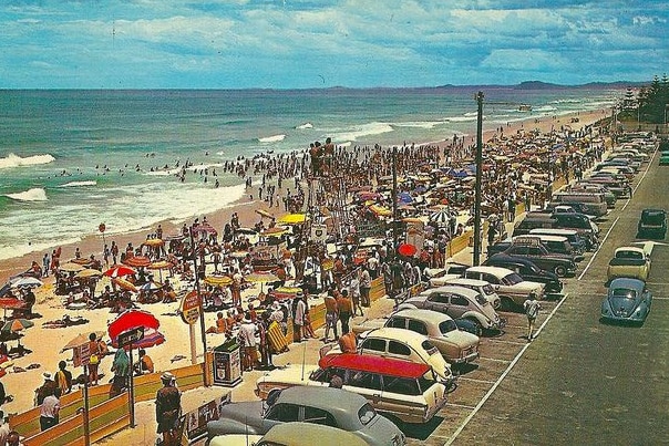 An historic colour photo of cars parked along the coastline of Surfers Paradise.