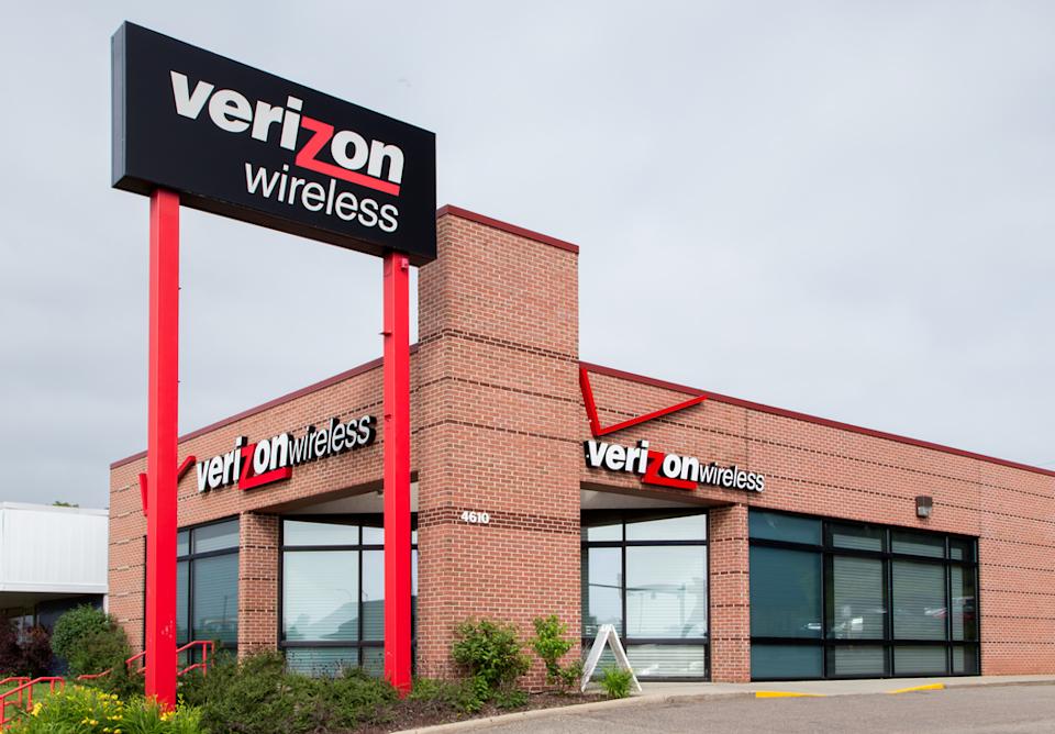 Verizon (VZ) Reviewing NFL Partnership and Other Sponsorship Deals to Cut Costs