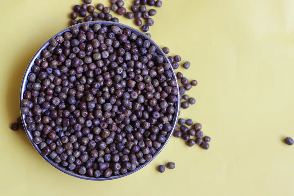 Overhead shot of black carlin peas in a bowl.