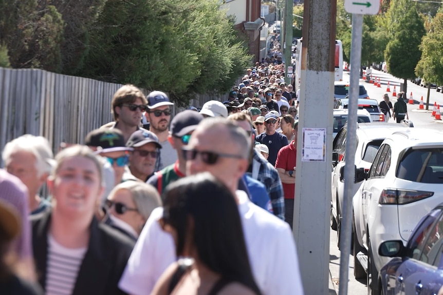 crowds line up outside