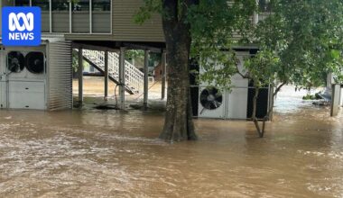 Live updates as NT faces major flood alerts, Adelaide River surveys damage, rain threatens Katherine River