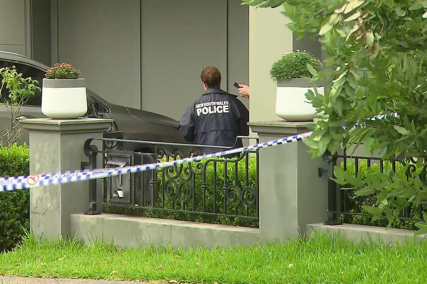 a police officer at a crime scne in concord after a man was fatally stabbed