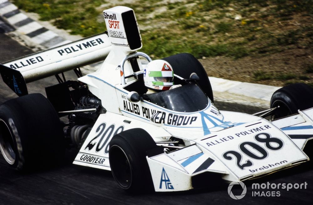 In 1974, Lombardi attempted to qualify with a privately-entered Brabham. The car bore sponsorship from Radio Luxembourg, which broadcast on 208 metre radio waves - a detail that inspired her starting number