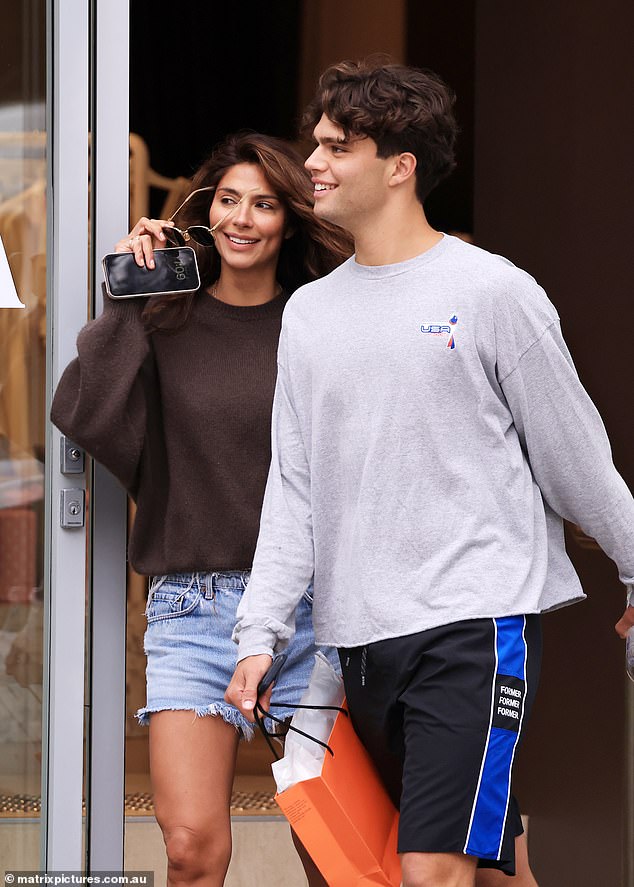 However, she later realised she had left behind her designer sunglasses at Stylerunner and had to run back to retrieve them