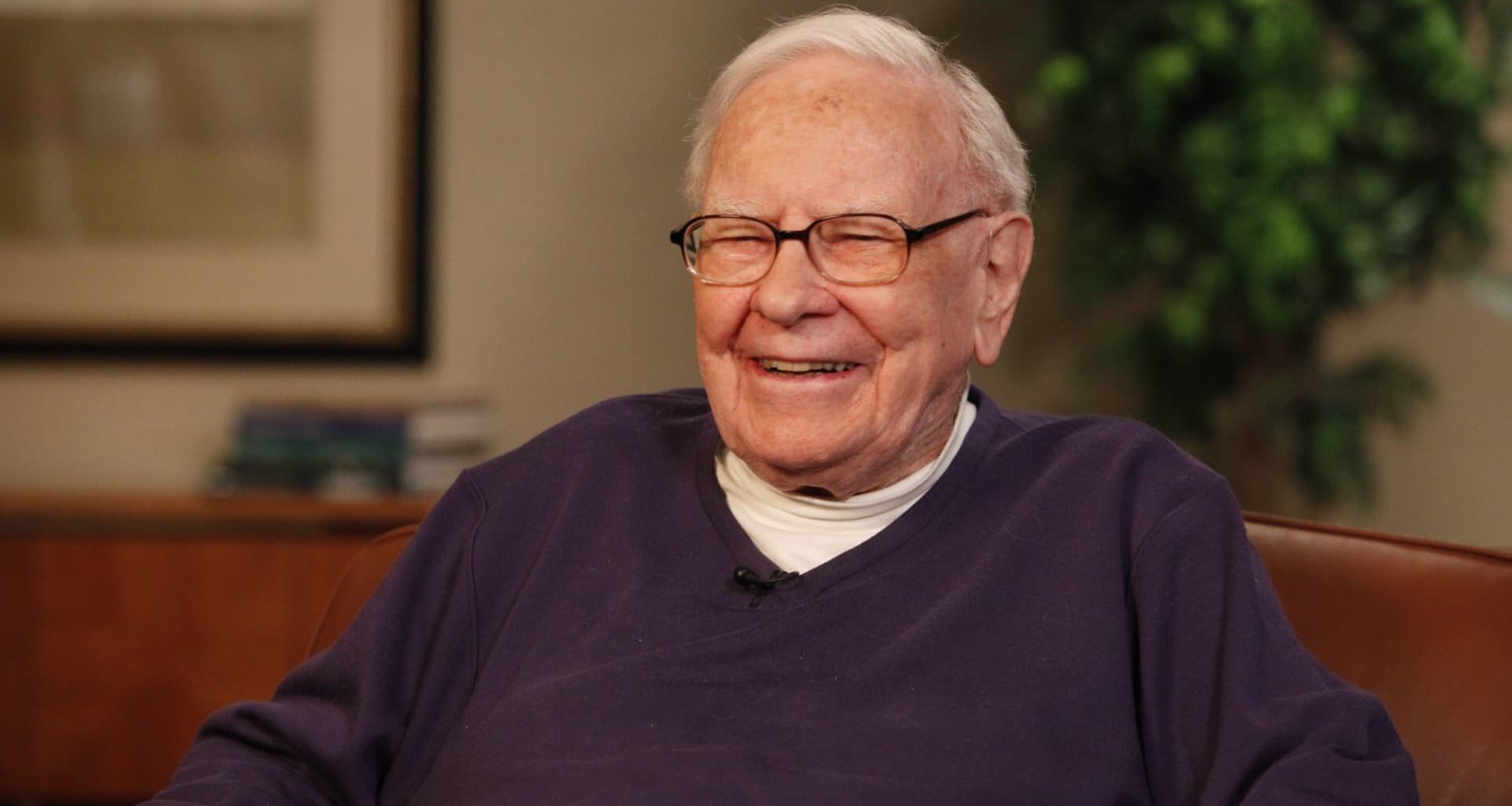 Warren Buffett teams up with Stephen Curry for charity lunch