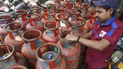 Centre Invokes Essential Commodities Act To Regulate LPG Supply Amid Iran War