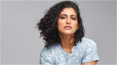 Did Kubbra Sait just take a dig at actors undergoing surgery for unrealistic body standards? says, 'Why are we insecure?