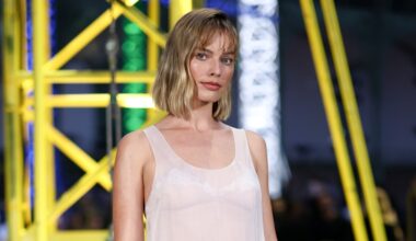 Actress debuts dramatic bob haircut