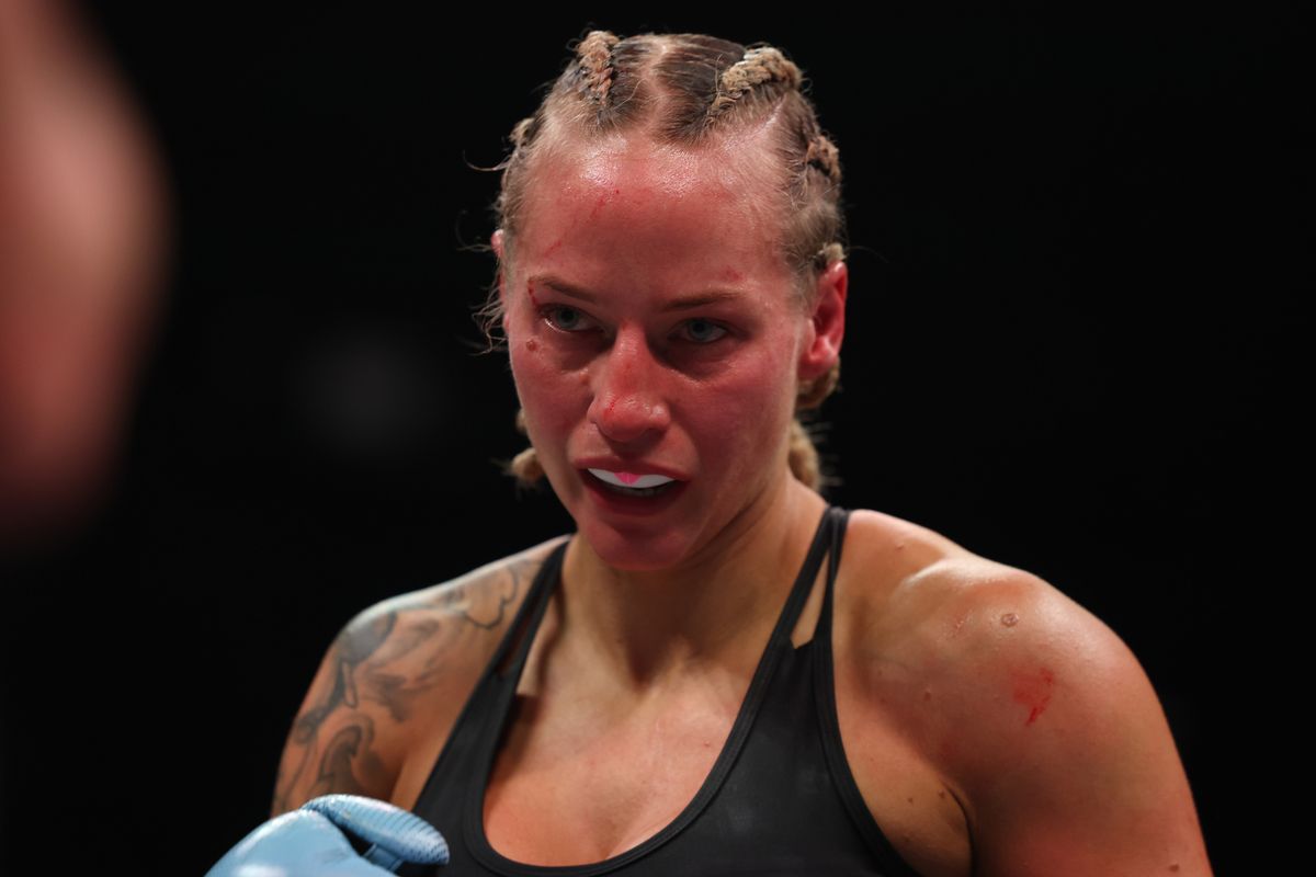 Ebanie Bridges looks on against Alexis Araiza at Coliseo Roberto Clemente on January 03, 2026 in San Juan, Puerto Rico