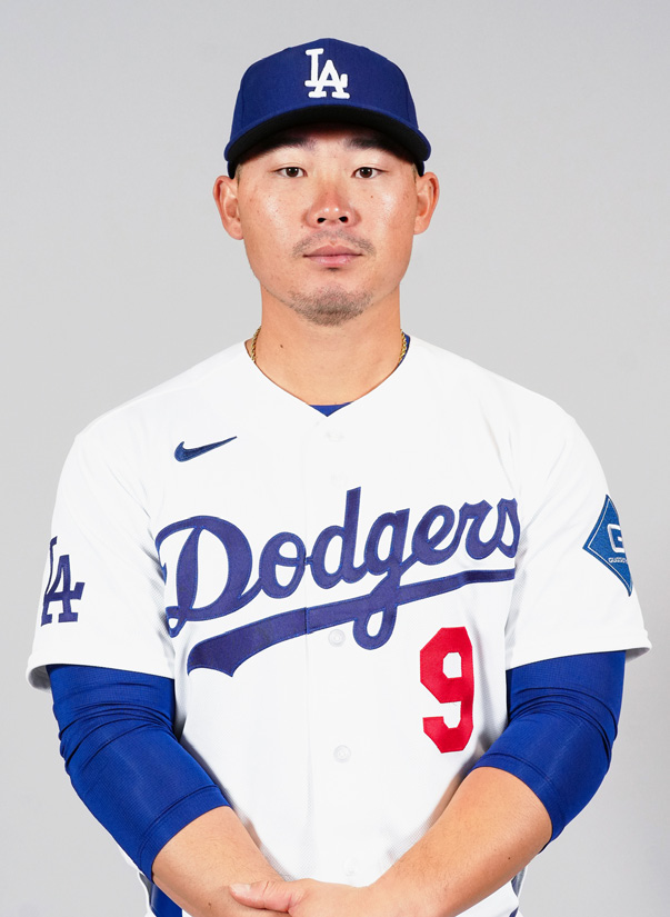 Hiura Comes Home, Signs With Dodgers